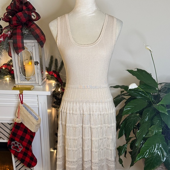 Dresses & Skirts - Elegant Cream Knit Midi Dress